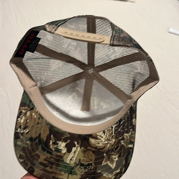 Snap back camo hat - Picture 2 of 2